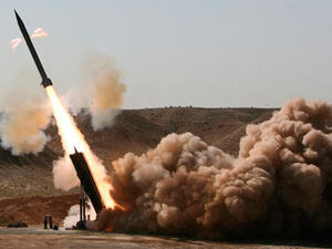 إيران تُعلن إطلاق صواريخ بالستية على معسكر لمسلحين في سوريا
