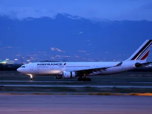 The first Air France airliner arrives at the Imam Khomeini International airport in the Iranian capital Tehran on April 17, 2016. (AFP/Atta Kenare)