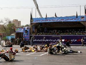  Picture taken on September 22, 2018 in the southwestern Iranian city of Ahvaz shows injured soldiers lying on the ground at the scene of an attack on a military parade. (Alireza MOHAMMADI / ISNA / AFP)