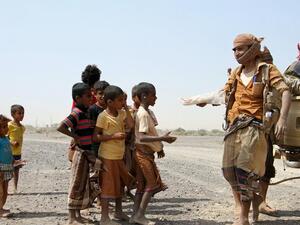 Pro-government fighters give food to Yemeni children on the road leading to the southwestern port city of Mokha on January 26, 2017. Saleh Al Obeidi (AFP)