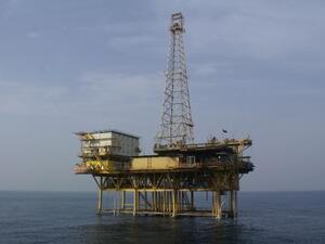 بعد التنسيق مع خفر السواحل الإماراتي، بدأ مركز بندر عباس بإبلاغ السفن المارة في المنطقة