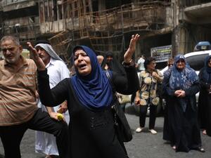 Iraqis mourn on July 4, 2016 at the site of a suicide-bombing attack in Baghdad's Karrada neighborhood. (AFP/Ahmad Al-Rubaye)