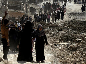 In war-torn west Mosul, seized this week by Iraqi forces, hundreds of residents finally received food aid. (AFP/ Aris Messinis)