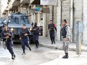 الامن الاردني يستخدم الغاز المسيل للدموع في مشاجره عشائريه 