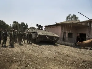 الجيش الإسرائيلي يواصل حملة إعتقالاته بحق الفلسطينيين على خلفية خطف 3 مستوطنين