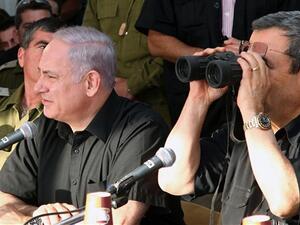 رئيس الوزراء الإسرائيلي الأسبق إيهود باراك ونظيره الحالي بنيامين نتنياهو