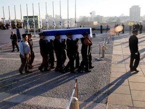 بيريز هو الشخصية الاخيرة من جيل مؤسسي ما يسمى بـ”دولة إسرائيل”