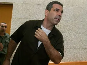 الوزير السابق غونين سيغيف