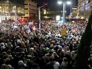 نتنياهو خضع للتحقيق عدة مرات على خلفية شبهات في قضايا فساد وخيانة الأمانة العامة