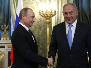 Russian President Vladimir Putin (L) welcomes Israeli Prime Minister Benjamin Netanyahu during a meeting at the Kremlin in Moscow on June 7, 2016. (AFP/Maxim Shipenkov)