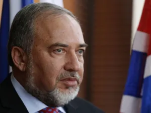 Avigdor Lieberman, Israeli FM, has warned Iran to destroy its military post in Syria saying that it poses threats to Israel. (AFP/ File Photo)