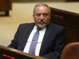 Israel’s Minister of Defense Avigdor Lieberman rejects UN and EU calls to Investigate Israeli army’s violent suppression of Palestinians in Gaza. (AFP/ File Photo)