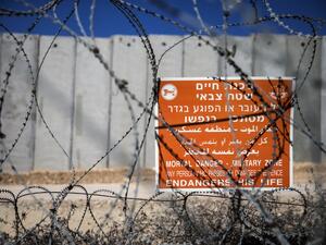 A general view shows a warning sign along Israel's controversial separation barrier between Israel and the West Bank near the south of Nablus on February 7, 2017. (AFP/Jack Guez)