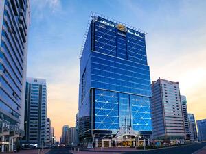 سيتم تقديم بوفيه الإفطار يومياً حيث يتضمن مجموعة واسعة من المأكولات العالمية و الشرق أوسطية إضافة إلى المشروبات الرمضانية التقليدية مع الاستمتاع بخدمة الواي فاي المجانية، 