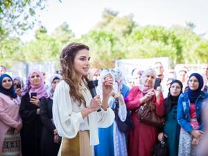 Queen Rania dedicated the award to Jordanians, whom she described as the “greatest humanitarians I know” for opening their homes and hearts to Syrian refugees. (Twitter/Rania Al Abdullah)