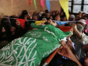 Mourners carry the body of Mohammed Dwedar a 27 year-old Palestinian, killed by Israeli fire along the Gaza border/AFP