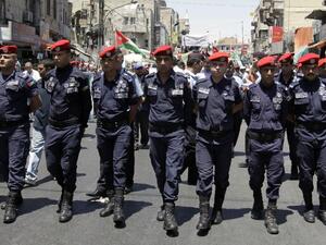 Jordanian police arrest a man who stole JD98,000 from the Etihad Bank. (AFP/ File Photo)