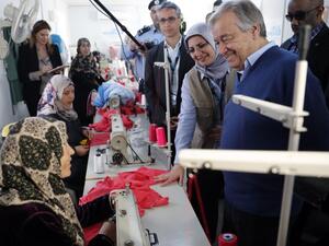 United Nations Secretary General Antonio Guterres (2nd R) talks with Syrian women during a visit to the Zaatari refugee camp which shelters some 80,000 Syrian refugees on the Jordanian border with war-ravaged Syria on March 28, 2017. (AFP/Thomas Coex)