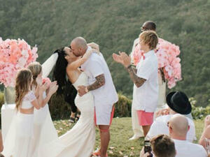 Justin Bieber proudly took on the role of groomsman at his father Jeremy Bieber's wedding in Montego Bay, Jamaica on Monday (19.02.18) (Source: rebelochelsey - Instagram)