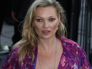 Kate thinks it is difficult for her teenage daughter Lila Grace growing up in a social media obsessed world. (Source: Twocoms - Shutterstock)