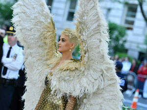 The 'Walking on Air' hitmaker wasn't able to travel in the limousines booked for guests because of the oversized angel wings she was rocking (Source: Angela WEISS - AFP)