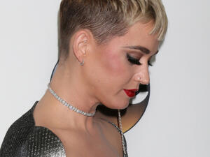 Katy doesn't want to fight with Taylor any longer, as she believes that women need to come together in order to 'heal the world' (Source: Kathy Hutchins - Shutterstock)