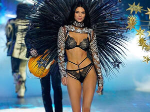 Many believe the note is from One Direction singer Harry Styles (Source: Kendalljenner / Instagram ) 