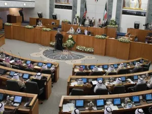أمير الكويت يكلف رئيس الحكومة المستقيلة الشيخ جابر المبارك الصباح بتشكيل الحكومة الجديدة


