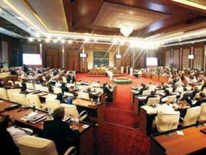 استثنى البرلمان الليبي في تعديله الجديد، جميع من انشق عن نظام القذافي وشارك في الثورة ضده.