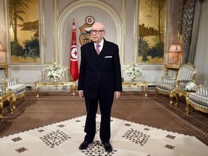 Tunisian President Beji Caid Essebsi waits to meet with the European Parliament President at the Carthage Palace in Tunis on February 10, 2016. (AFP/Fethi Belaid)