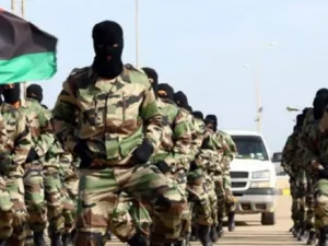 انسحاب مقاتلي "شورى المجاهدين" من بنغازي بعد معارك عنيفة مع الجيش الليبي بقيادة حفتر
