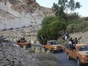رتل عسكري لعناصر داعش في ليبيا