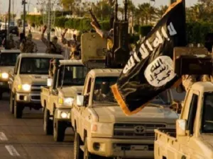 رتل عسكري لمقاتلي تنظيم الدولة الاسلامية في ليبيا