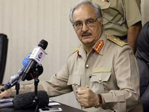 القائد العسكري خليفة حفتر