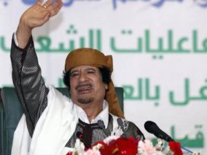 الزعيم الليبي معمر القذافي يلقي كلمته 
