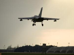 مقاتلة من طراز تورنيدو تابعة لسلاح الجو الملكي البريطاني تقلع من قاعدة مارهام
