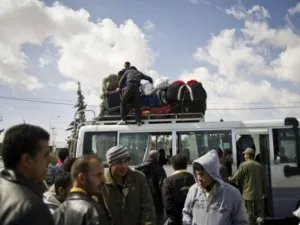 لاجئون فارون من الحرب في ليبيا