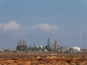 قوات الجيش، المنبثقة عن مجلس النواب، بسط سيطرتها بالكامل على منطقة الهلال النفطي