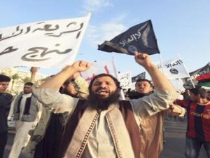 أنصار القاعدة يتظاهرون في بنغازي ضد المجلس الإنتقالي