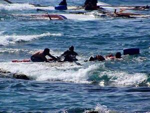  إنقاذ 100 مهاجر غير شرعي كانوا على متن قارب مطاطي، قبالة شواطئ منطقة الصياد 