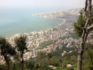 وقع أول عقوده للتنقيب والإنتاج للنفط والغاز البحريين في منطقتي امتياز
