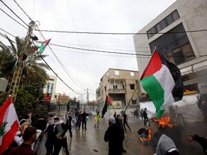 Protesters at  a demonstration outside the US embassy in Awkar on December 10, 2017 (Anwar Amro/AFP)