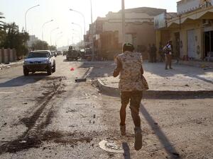 A member of the forces loyal to Libya's UN-backed Government of National Accord (GNA) runs on a street on August 21, 2016 in the coastal city of Sirte, east of the capital Tripoli. (AFP/Mahmud Turkia)
