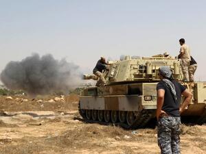Forces loyal to Libya's UN-backed unity government fire from a tank in Sirte's centre towards Ouagadougou as they advance to recapture the city from Daesh on June 10, 2016. (AFP/Mahmud Turkia)