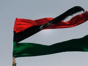 أنكر المتهمان ما نُسب إليهما، لكن كاميرات المراقبة سجلت اقتيادهما له 