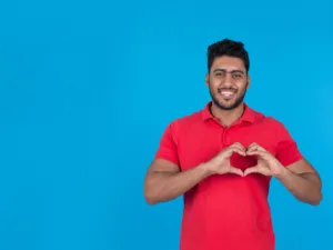 قد يظهر رجل العقرب للكل بأنه غير عاطفي ولكنه في الحقيقة هو غير ذلك