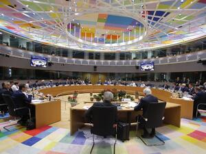 A general view of UE leaders with Britain's Prime Minister Theresa May (background) during a special meeting of the European Council. (OLIVIER HOSLET / POOL / EPA / AFP)