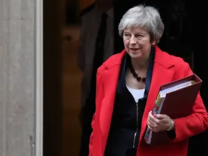 Britain's Prime Minister Theresa May leaves 10 Downing Street in London on November 28, 2018 ahead of the weekly Prime Minister's Questions (PMQs) session in the House of Commons. (Daniel LEAL-OLIVAS / AFP)
