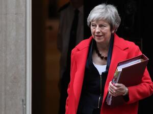 Britain's Prime Minister Theresa May leaves 10 Downing Street in London on November 28, 2018 ahead of the weekly Prime Minister's Questions (PMQs) session in the House of Commons. (Daniel LEAL-OLIVAS / AFP)
