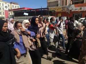 Sudanese demonstrators gather in Khartoum's twin city Omdurman on January 20, 2019. (AFP)